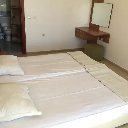 тwo-bedroom In Sun Village Eh شقة