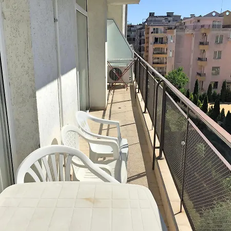 тwo-bedroom In Sun Village Eh شقة