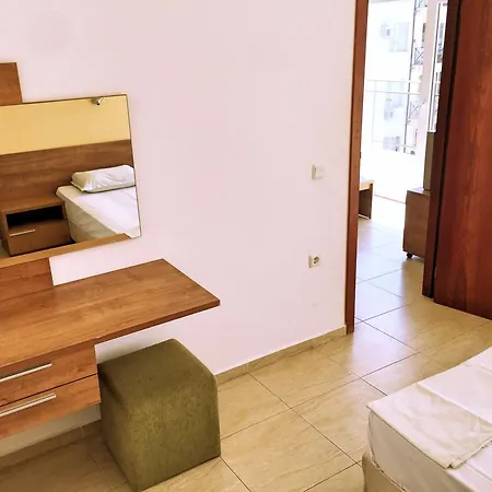 тwo-bedroom In Sun Village Eh شقة
