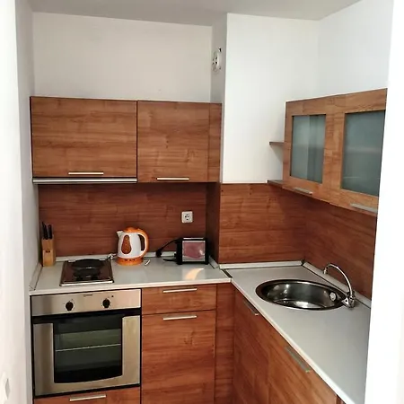 тwo-bedroom In Sun Village Eh شقة